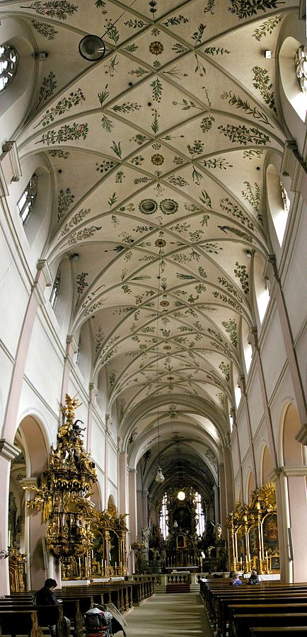 Kloster Michaelsberg Mittelschiff.jpg